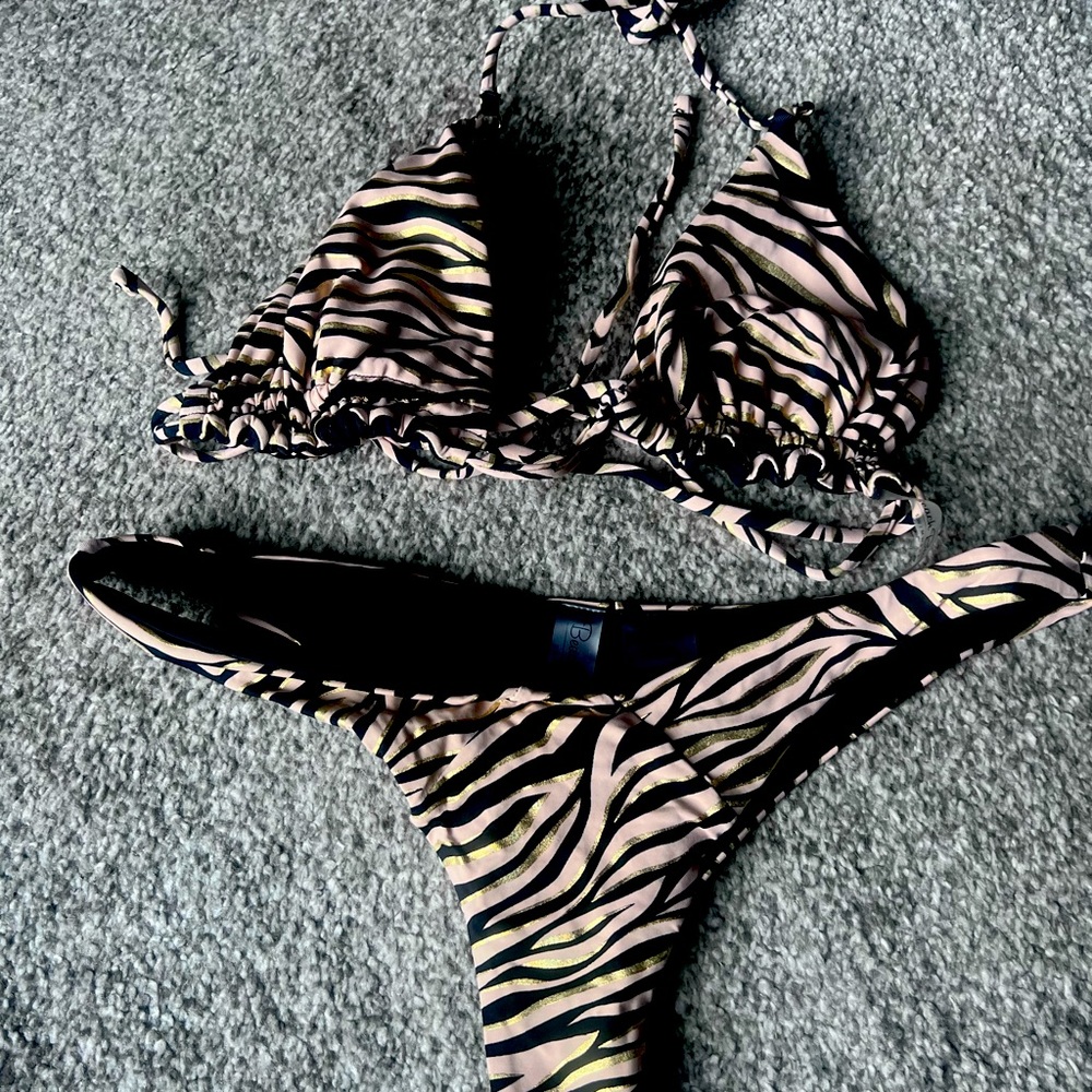 Beach bunny bikini size small bottoms medium top